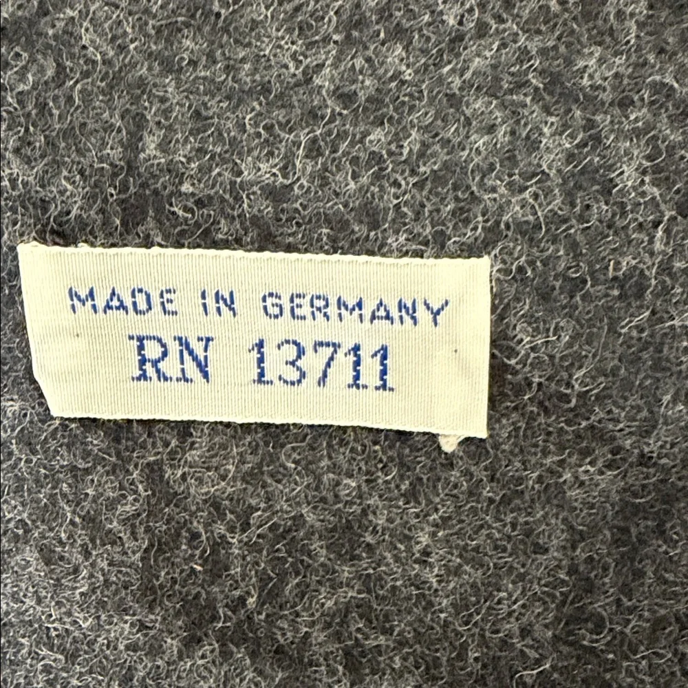 Cashmere Brand Gray 100% Wool Luxurious Cold Weather Scarf. Germany 1980’s